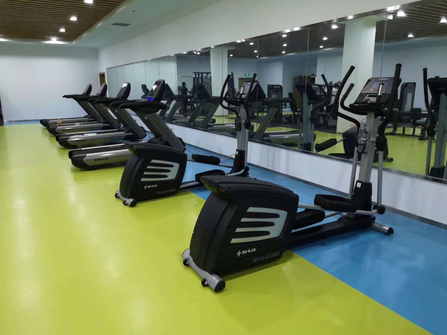 单位健身房器材